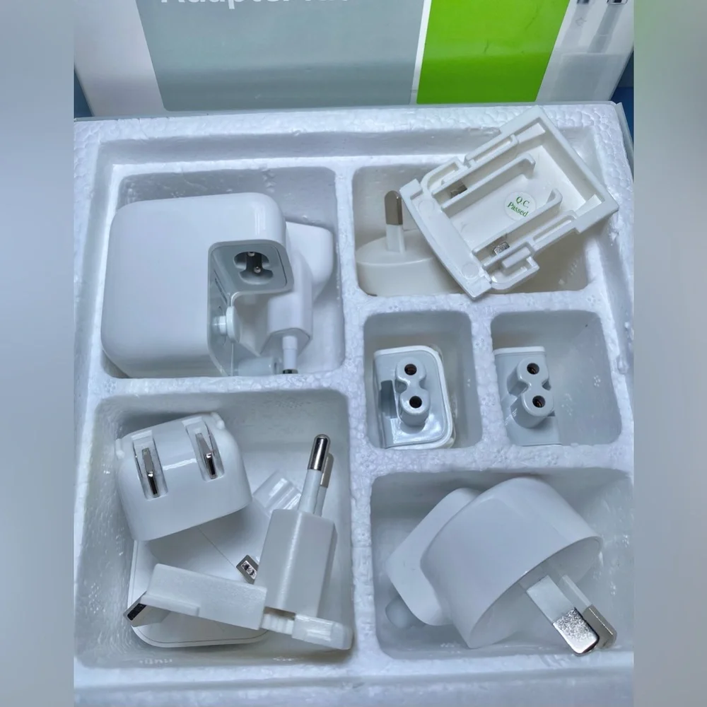Apple World Travel Adapter Kit (MD837AM/A) - Genuine‎